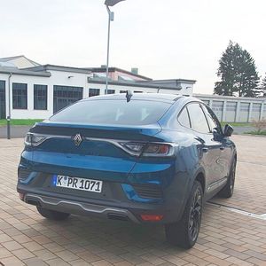 Die Gestaltung des Hecks ist Renault besser gelungen als den meisten anderen Anbietern von SUV-Coupés. Und das Platzangebot stimmt auch.(Bild:  Mauritz – VCG)