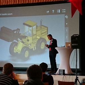 Torsten Seelig, Geschäftsleitung Vertrieb bei Coffee, beim Vortrag auf dem Solidworks 2017-Event in München.