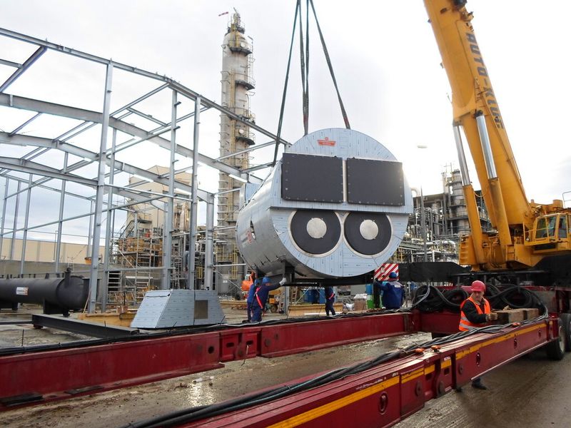 Getec versorgt Radici Chimica in Elsteraue mit einem neuen Industriekraftwerk: Anlieferung eines Kessels. (Bild: Getec)