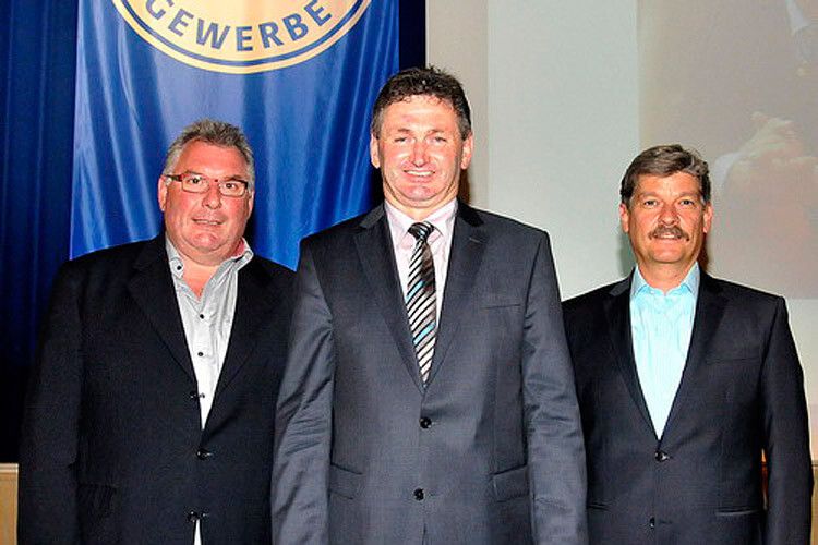 Die drei Neuen an der Spitze der Innung: (v.li.) Stellvertretender Vorstandsvorsitzender Jürgen Schlehaider, Vorstandvorsitzender Michael Krammer und stellvertretender Vorstandsvorsitzender Christian Hirschmann. (Foto: Zietz)