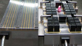 Verbindet magnetische und hydraulische Spannprinzipien: die Spanntechnik von SAV. (SAV)