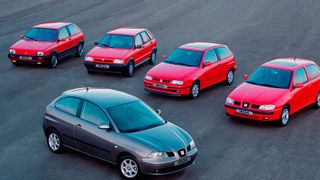 Konzept mit Zukunft? Mehrere Generationen des Ibiza hat Seat bereits aufgelegt. Doch das Konzept Kleinwagen wird zunehmend schwierig. Immerhin will Seat 2025 mit dem Cupra Raval einen elektrifizierten Kleinwagen bringen. (Bild: Seat)