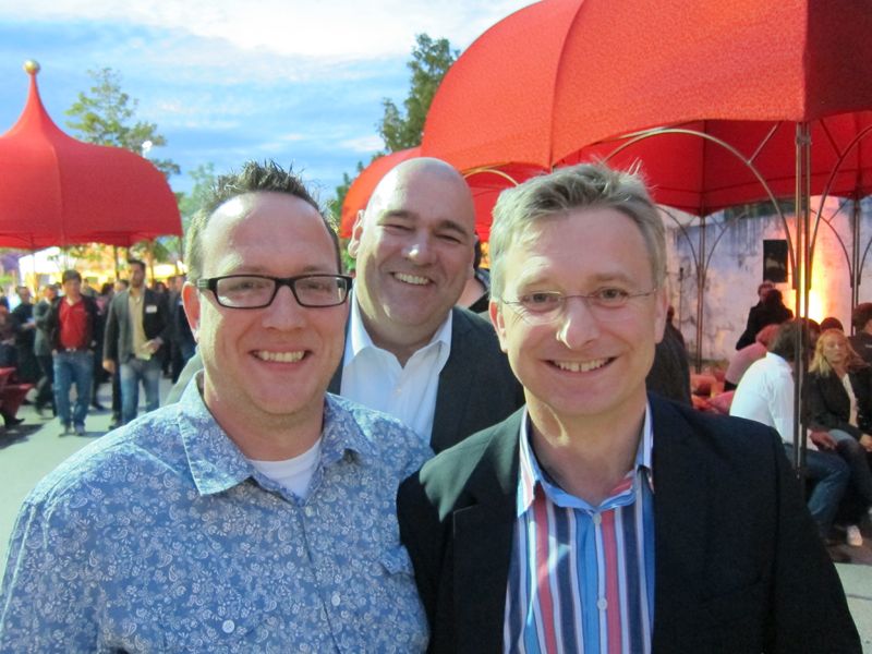 (v. l.) Stefan Knerrich, Schneider Electric, Thomas Jell, TP-LINK, und Oliver Gorges (hinten), cop software (Bild: IT-BUSINESS)