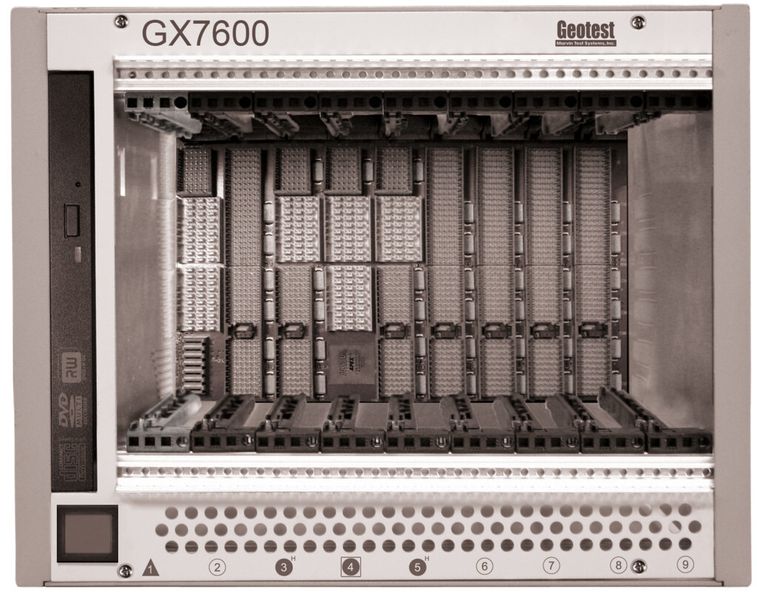 9-Slot-Chassis: Bei der GX7600-Serie handelt es sich um ein 3U PXI Express Chassis (Geotest)
