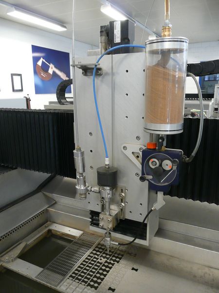 Für die hohe Prozessstabilität, -genauigkeit und -reproduzierbarkeit ist die Antriebs- und Steuerungstechnik der Maschine verantwortlich. Bild: NUM (Archiv: Vogel Business Media)