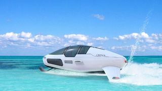 Der Rumpf des vollelektrischen Deepseaker DS1 erhebt sich beim Erreichen der Foiling-Geschwindigkeit aus dem Wasser, was den Widerstand deutlich verringert und die Reichweite erhöht.  (iSpace2o)