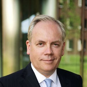 Dr. Hans Christoph Atzpodien, who is in charge of Business Area Industrial Solutions, has great confidence in the technological expertise of Thyssen Krupp engineers.