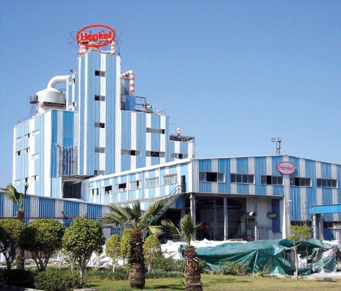Henkel ist ein Konsumgüterhersteller mit Sitz in Düsseldorf. Im vergangenen Jahr beschäftigte Henkel 49.750 Mitarbeiter weltweit und erwirtschaftete einen Umsatz von 16,43 Milliarden Euro. (Henkel)