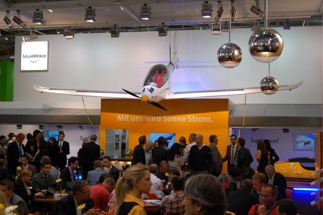 Ein Solarsegler am SolarWorld-Stand (Archiv: Vogel Business Media)