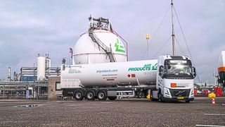 Schwerlastraketen: Air Products liefert kohlenstoffarmen Flüssigwasserstoff an ArianeGroup für Raketentriebwerkstests und stärkt langjährige Partnerschaft zur Unterstützung der europäischen Raumfahrt. (Bild: Air Products)