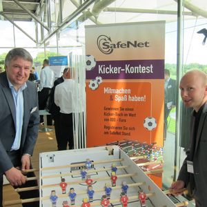 Armin Simon (l.) und Dr.-Ing. Christopher Meyer, SFNT, sind immer am Ball.(Bild: IT-BUSINESS)