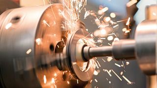 Das zweite Produktionsplus in Folge lässt die Industrie auf ein Ende der Rezession hoffen. (Bild: Fotolia RAW - stock.adobe.com)