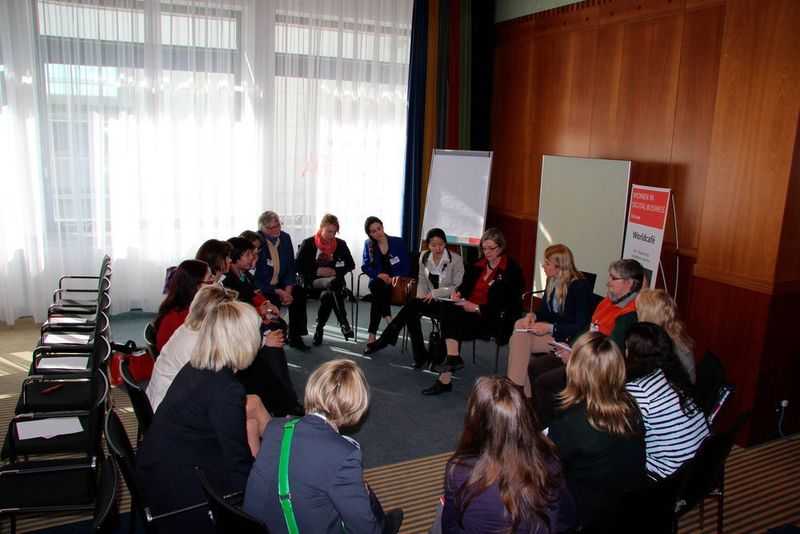Sabine Baasch und Gabrielle Doan (Hannover BPW) leiteten den Thinktank „4.0 – Chances for Courageous Women“. (Bild: Vogel IT-Akademie)