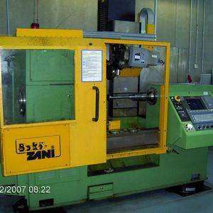 Bild 1: Die 20 Jahre alte Zani-Drückmaschine ist mechanisch einwandfrei und nach dem Retrofit der Steuerung wieder einsatzbereit.