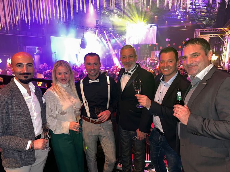 (v. l.) Sam Yasil (4smarts), Sven Eberhardt und Metin Acinan (Herweck), Frank Wimmer und Masijar Pilevar (4smarts). (Bild: Vogel IT-Medien)