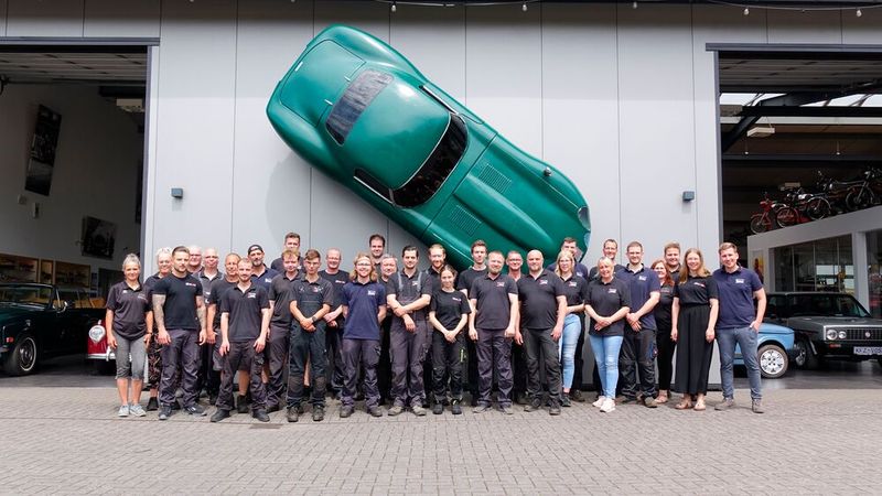 In Sachen Werkstattleistung gibt es bei Voss nichts, was es nicht gibt. 45 Mitarbeiterinnen und Mitarbeiter künmmern sich um die Anliegen privater und gewerblicher Kunden. (Bild: Rosenow – VCG)