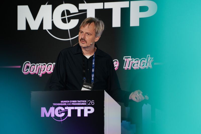 OT-Security-Experte Dr. Klaus Kursawe hielt einen spannenden Vortrag über die Resilienz kritischer Infrastrukturen. (Bild: Manuel Emme Fotografie)