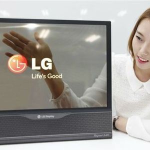 Auch bei den transpartenten Displays tut sich etwas. Bei einem weiteren Prototypen hat LG eine Durchlässigkeit von 30% erreicht. Und das dank einer Pixel-Design-Technologie.