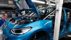 Länger ohne Mehr! Der Autobranchenexperte Ferdinand Dudenhöffer ist angesichts der Lage bei Volkswagen dafür, dass für einige Jahre die 35-Stunden-Woche ad acta gelegt werden sollte, damit Erholung kommen kann ... (Bild: Volkswagen)