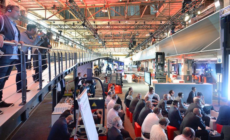 Mit über 7000 Gästen aus rund 50 Ländern ging die Hausmesse „World of Material Handling“ von Linde-MH mit einem Besucherrekord zu Ende. (Bild: Linde-MH)