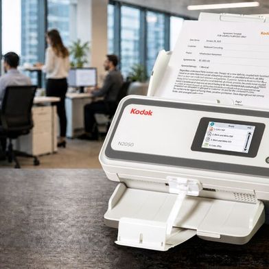 Der N2050 von Kodak Alaris scannt 50 Seiten oder 100 Bilder pro Minute. Das Gerät ist mit einer Gigabit-Ethernet-Schnittstelle ausgestattet und verfügt über umfangreiche Sicherheitsfunktionen wie etwa Secure Boot. (Bild: Kodak Alaris)