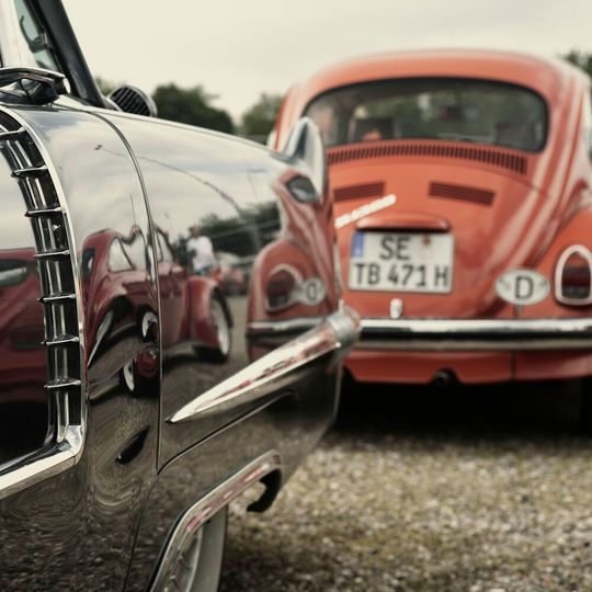 Die Zahl der zugelassenen Oldtimer wächst und wächst: Inzwischen sind es rund 600.000 Pkws, Lkws und Motorräder mit H-Kennzeichen.(Bild:  Reflections... /liebeslakritze / CC BY-SA 2.0)