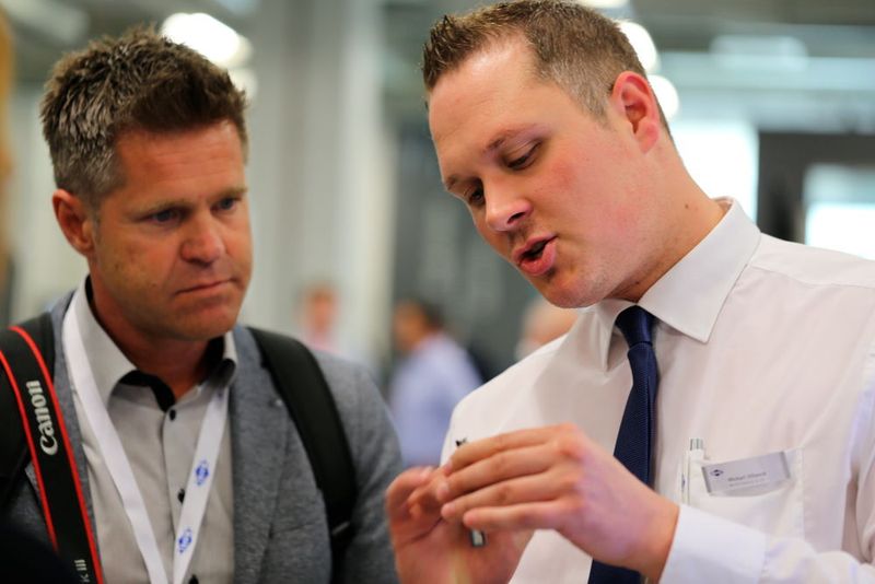 Besucher und Mapal-Entwicklungsexperten an den Fachpressetagen (Matthias Böhm)