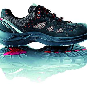 Bild 1: Wie bei Modeschuhen verlangen Endverbraucher bei Sicherheitsschuhen sportliche Modelle wie das Elten-Sportics-Modell Sunny S1, das durch sein Aussehen nicht mehr sofort erkennen lässt, dass es sich um einen Arbeitsschuh handelt.