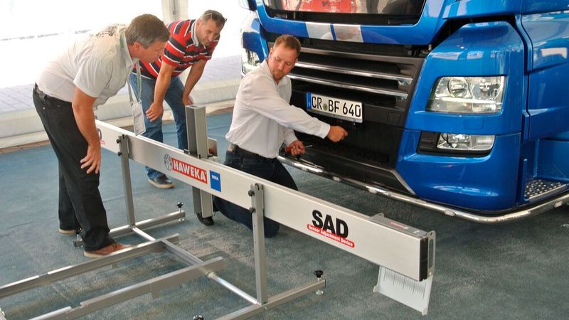 Auf der Automechanika Frankfurt können Besucher ihren Messebesuch mit einer Schulung (samt Zertifikat) verbinden – zum Beispiel zum Thema FAS bei Lkw. Auf der Automechanika Frankfurt können Besucher ihren Messebesuch mit einer Schulung (samt Zertifikat) verbinden – zum Beispiel zum Thema FAS bei Lkw.