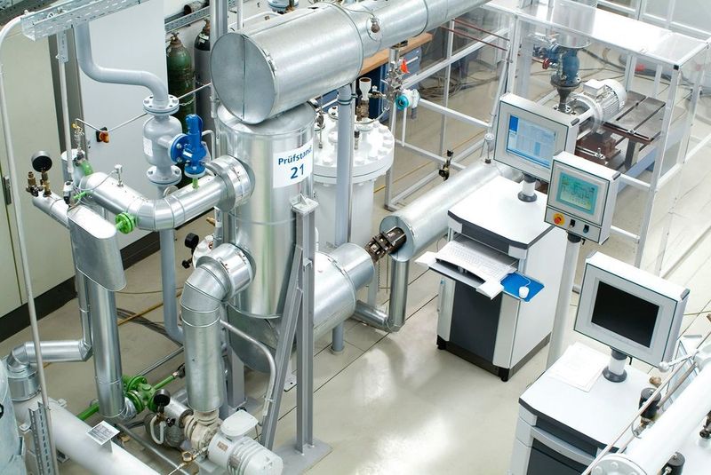 Der Heißwasserprüfstand von KSB ist für eine maximale Betriebstemperatur von 180°  ausgelegt und verfügt über einen primären und einen sekundären Kreislauf. (Bild:  KSB)