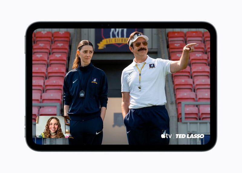 Dank Wi-Fi 7 und 5G-Modul können auch unterwegs Filme gestreamt werden. (Bild: Apple)