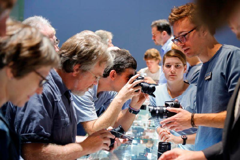Die neuesten Modelle testen und sich Top-Fotografen und -Fotografien inspirieren lassen – immer noch einer der Hauptgründe für einen Messebesuch. (Photokina)