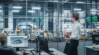 Mit KI können Unternehmen ihre
Produktionsprozesse optimieren, wodurch sie die Wettbewerbsfähigkeit sichern.
 (Bild: Gorodenkoff/Shutterstock)