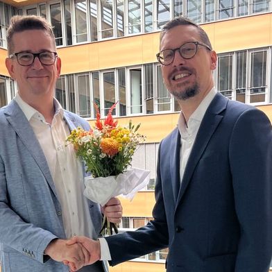 Begrüßung im GVA-Hauptstadtbüro: Mitja Bartsch (l.) und Tobias Kothy. (Bild: GVA)