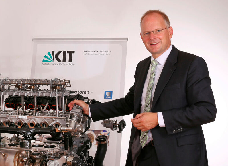 Professor Dr. Thomas Koch leitet seit 2013 das Institut für Kolbenmaschinen am Karlsruher Institut für Technologie. Zuvor war er zehn Jahre bei Daimler in verschiedenen Positionen in der Nutzfahrzeugmotorenentwicklung tätig.