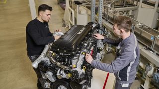 Die Produktion des neuen 13-Liter-Dieselmotors MAN D30 startet – parallel entsteht die Batteriefertigung am Standort Nürnberg. (Bild: MAN)