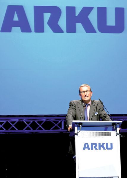 Albert Reiss, geschäftsführender Gesellschafter der Arku Maschinenbau GmbH in Baden-Baden, konnte zum Infotreff 2013 und Eröffnung der neuen Montagehalle rund 220 geladene Gäste begrüßen. (Bild: Arku)