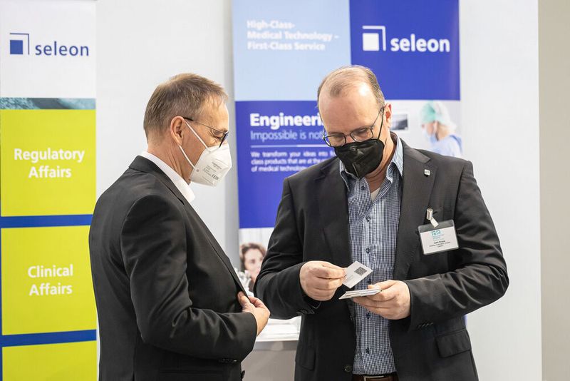 Der Stand von Aussteller Seleon wurde in der Pause auch besucht. (Stefan Bausewein)