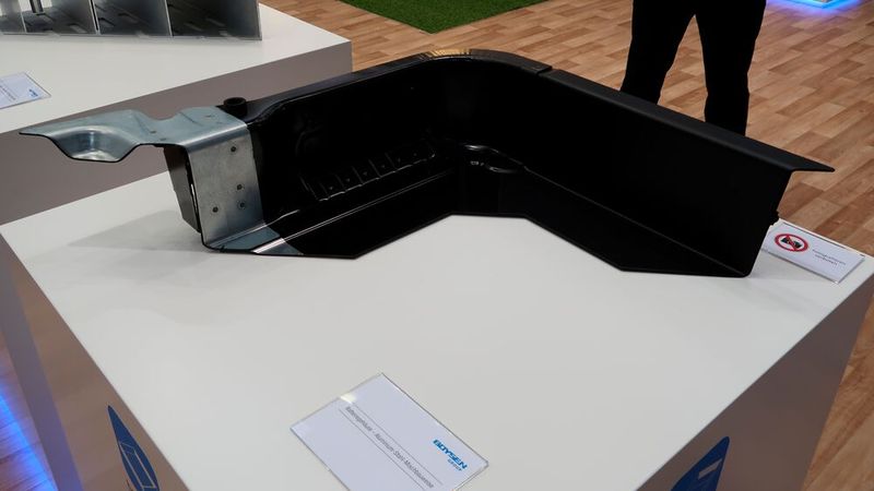 Künftig will der vor allem als Abgasanlagen-Spezialist bekannte Zulieferer Boysen auch Gehäuse für Hochvoltakkus bauen – vergleichbare Materialien lassen das plausibel erscheinen. (Bild: Diehl – VCG)