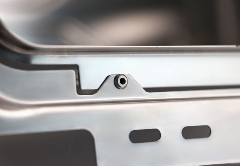Auch eine Vernietung nahe an Bauteilkanten wird durch den Universalgrip möglich, wie Gesipa anmerkt.  (Bild: Gesipa)