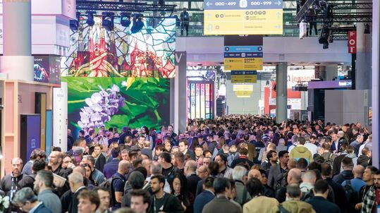 Auch die ISE wird wieder Massen an Fachbesuchern nach Barcelona locken, ebenso wie im Vorjahr.(Bild:  BENJAMIN ARTHUR PHOTOGRAPHY)