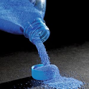 Bild 1: Mit Novopearls Mikrogranulat gelingt das einfache Selbsteinfärben von Kunststoffen.