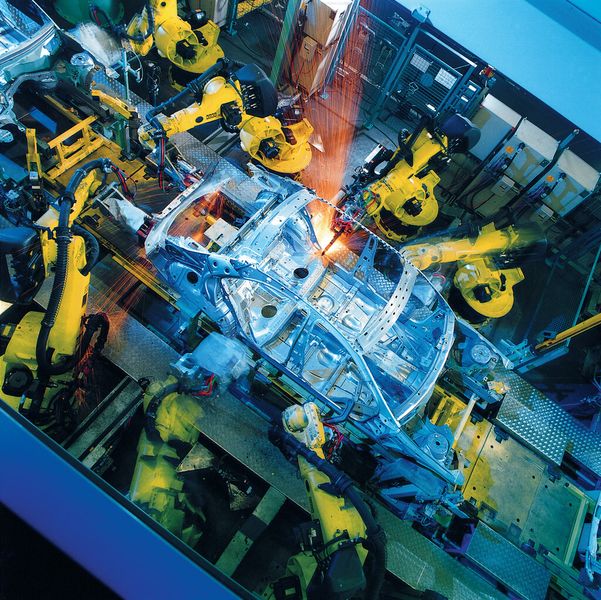 Ein Automobilwerk mit einer Tagesproduktion von 1.000 Fahrzeugen kommt leicht auf einige Hundert Gigawattstunden Stromverbrauch im Jahr – so viel wie eine mittelgroße Stadt. (Bild: Siemens)