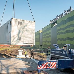 Mit standardisierten Datacenter-Containern können wie hier bei Thyssenkrupp Steel-Edge-Rechenzentren inklusive einer Cloud-Anbindung zur Digitalisierung von produktionsnahen Prozessen schnell aufgebaut werden. 