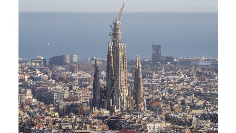 Die sechs zentralen Türme der Sagrada Familia wurden mithilfe leistungsfähiger Klebstoffe von Henkel fertiggestellt.(Bild:  Henkel)