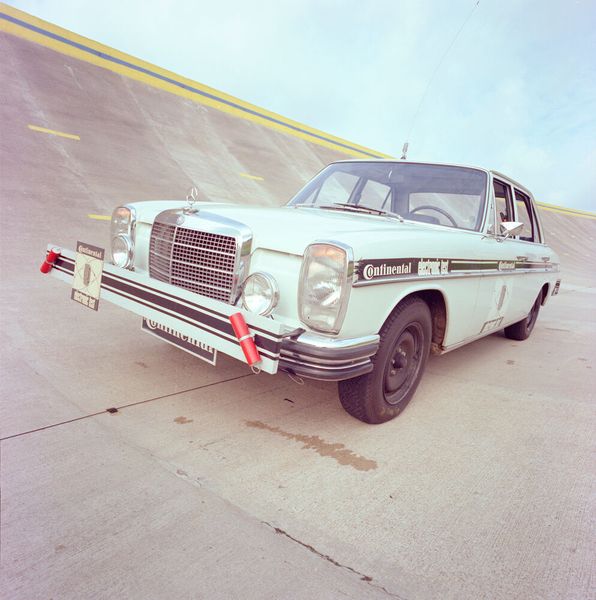 50 Jahre fahrerloses Fahren: Am 11. September 1968 ging auf der Teststrecke Contidrom in der Lüneburger Heide das erste elektronisch gesteuerte fahrerlose Auto von Continental an den Start. (Bild: Continental AG)
