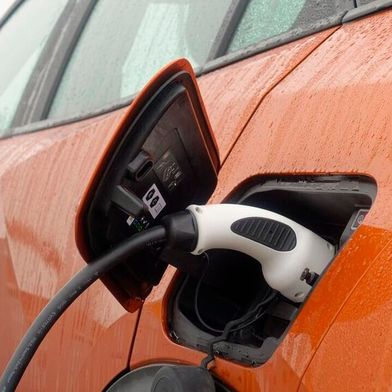 Wenn E-Autos liegenbleiben oder einen Unfall hatten, gibt es Handlungsempfehlungen, die unter anderem der VDA erarbeitet hat.  (Bild: frei lizenziert)