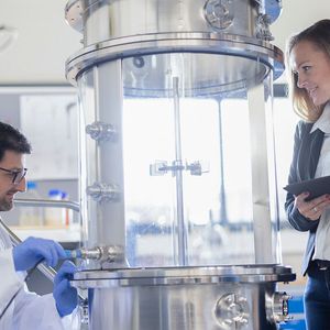 Ob globaler Pharma-Player oder Biotech-Start-up – auf dem Weg zur Realisierung von Ideen unterstützt Zeta mit umfangreichen Services und langjähriger Expertise im Bereich Prozessentwicklung, -charakterisierung und -optimierung. (Bild:  Zeta GmbH)