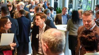 Im Labvision-World Café stimmten sich die Gäste auf die Themen des Tages ein. (© TERRITORY | Thorsten Scherz)