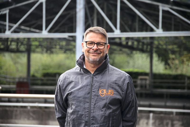 Matthias Gebauer, Sales Manager Engineering Projects & Installation Service bei igus: „Das Projekt bei der ARA Bludenz zeigt, wie Standardlösungen wie basic flizz individuell an die Gegebenheiten vor Ort angepasst werden können. Für uns ist entscheidend, dass die Anlage langfristig zuverlässig läuft. Genau das haben wir hier erreicht.“  (Bild: igus)